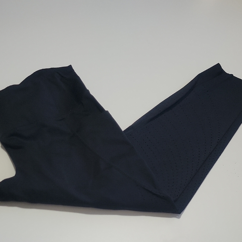 Capri Leggings With Dot Holes Down Leg And Side Pockets Sz XL